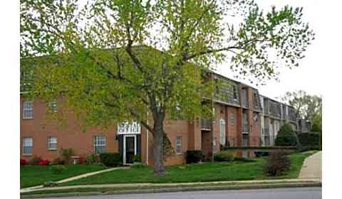 Monticello Square Apartments Cowan Boulevard