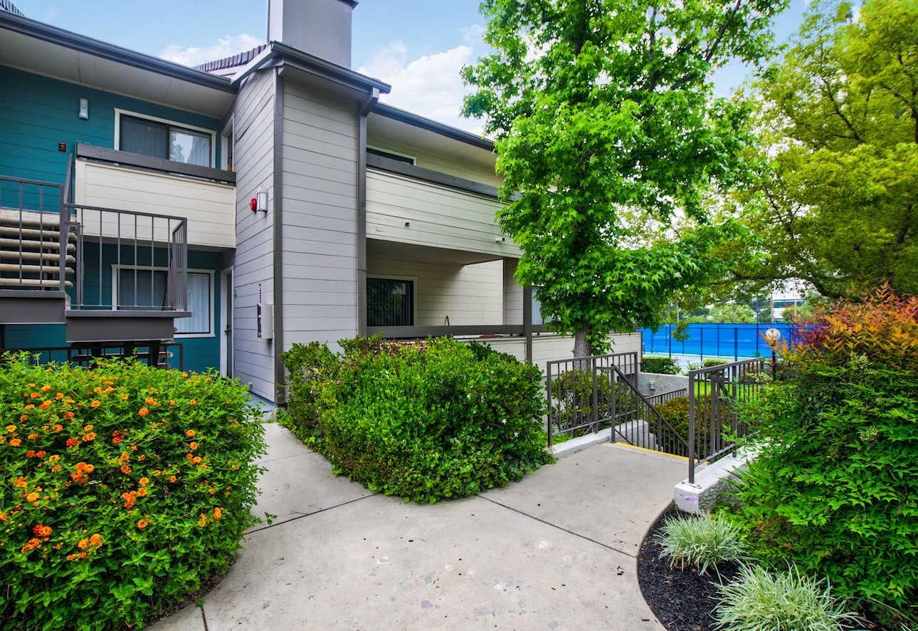 Grand Apartments on Lindley Northridge, CA 91325