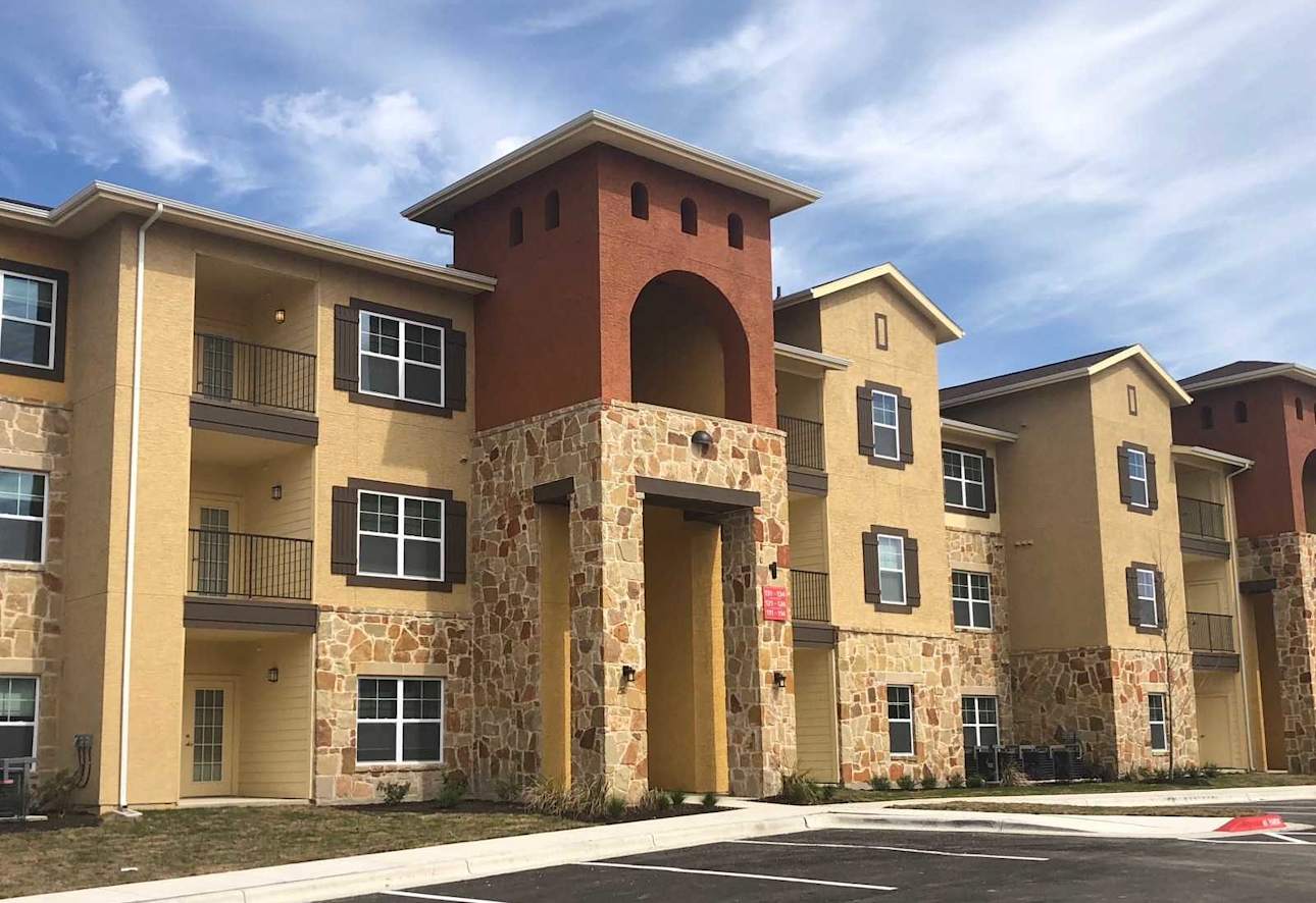 Fairway Landings At Plum Creek Apartment Homes Kyle Tx
