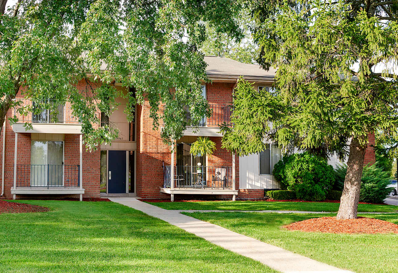 Bridgewood Apartments - Brownstown, MI 48134
