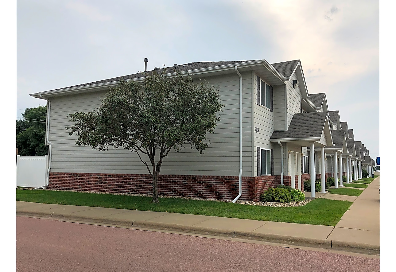 Saddle Creek Townhomes Apartments Sioux Falls Sd 57106