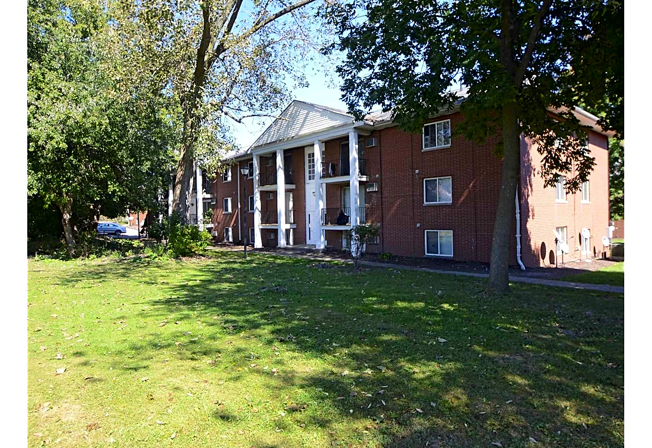 St Charles Court Apartments Canton Oh 44714