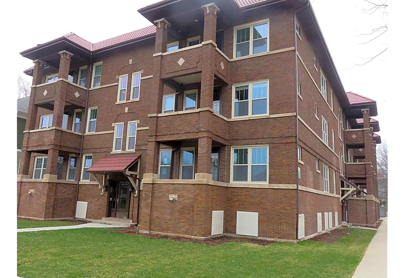 Iowa Terrace Apartments - Oak Park, IL 60302