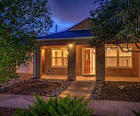 811 7th St NW, Albuquerque, NM