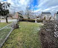 122 Calaman Rd, Cranston, RI