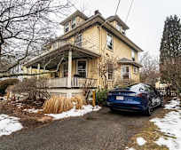 95 Erie Ave #1, Nonantum, MA
