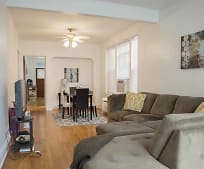Apartments for Rent with Extra Storage in West Lakeview, Chicago, IL