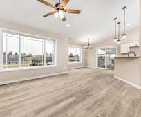 609 Pimlico Wy, Farley, IA
