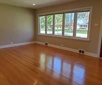 708 N Wille St, Mount Prospect, IL
