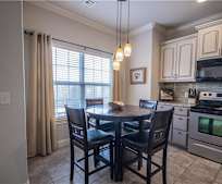 612 SW 5th St, Bentonville, AR