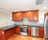 118 Charles St, Quincy, MA