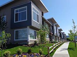 Oakgrove Luxury Apartment Homes Newberg Or 97132