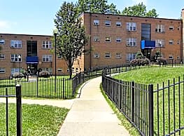 Huntwood Courts Apartments Washington DC 20019