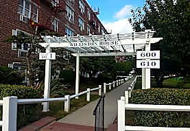 Maple Crest Apartments At Williston Park Williston Park Ny 11596