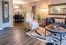 6 Eleven Lamar Apartments - Arlington, TX 76011