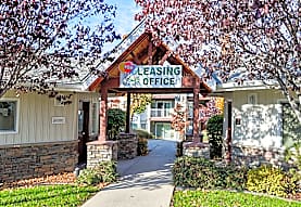 Churchill Downs Apartments - Pullman, WA 99163