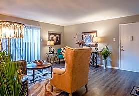 6 Eleven Lamar Apartments - Arlington, TX 76011