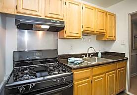 Huntwood Courts Apartments Washington DC 20019
