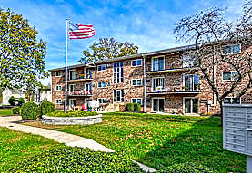 Oakwood Manor Apartments - Phoenixville, PA 19460