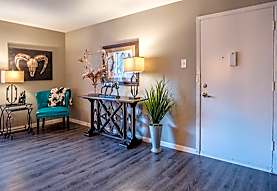 6 Eleven Lamar Apartments - Arlington, TX 76011