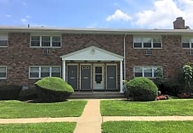 Maple Crest Garden Apartments At Dix Hill Deer Park Ny 11729