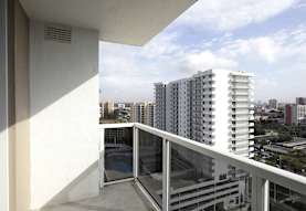 plaza oak miami fl