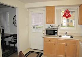 Mentor Mall Village Apartments - Mentor, OH 44060