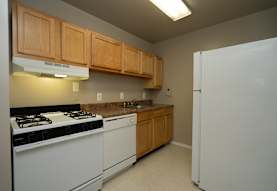 Finian #39 s Court Apartments Lanham MD 20706
