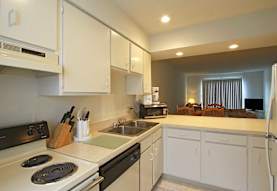 Colonial Gardens Amp Cherbourg Apartments Overland Park