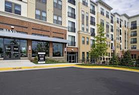 Blvd Loudoun Station Apartments Ashburn Va 20147