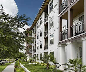 Majestic Of Downtown Baldwin Park Apartments Orlando Fl
