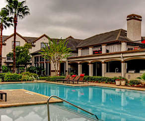 Apartments For Rent With Swimming Pool In Woodlake Briar