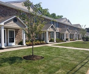 Maple Crest Garden Apartments At Dix Hill Deer Park Ny 11729