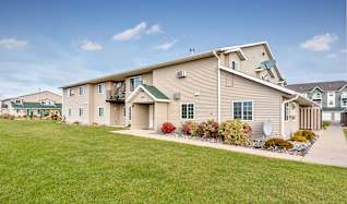 Windwood Townhomes Apartments - Fargo, ND 58104