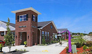 Pin Oak Villas of Kentucky Apartments - Radcliff, KY 40160