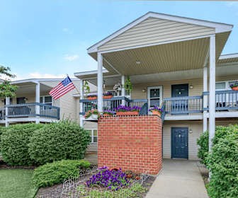 view of front of property featuring a front lawn, Hudson Pointe