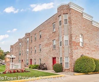 Beacon Hill Apartments, Wilson Middle School, Muncie, IN