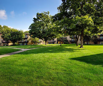view of nearby features featuring a large lawn, Oak Park Apartments