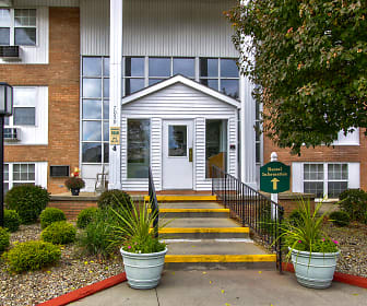 Boulevard Club Apartments, West Boulevard Elementary School, Boardman, OH