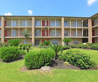 view of building exterior featuring an expansive lawn, Sterling Point
