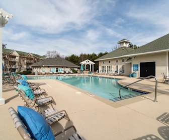 view of pool, Willowbrook