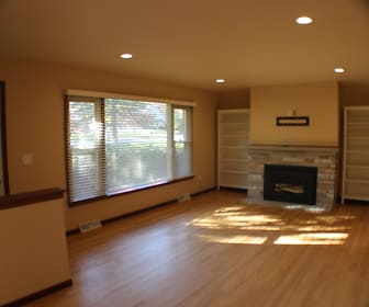 Living room dining combo, 4420 Meadow View East