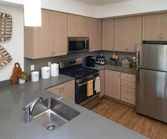 Amazon Corner Apartments, Springfield, OR
