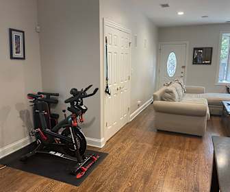 Living 2, 1456 West Wolfram Street