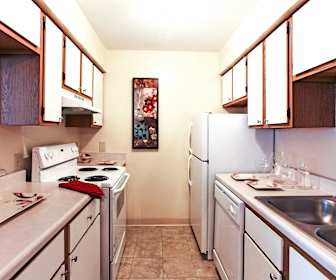 Bay Club Apartments, Willowick, OH