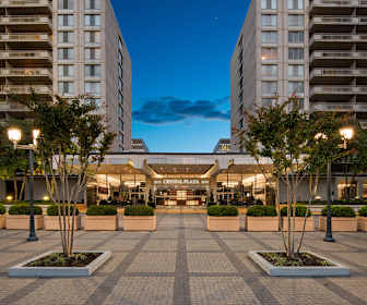 Crystal City Shops Apartments For Rent 68 Apartments Arlington Va Apartmentguide Com