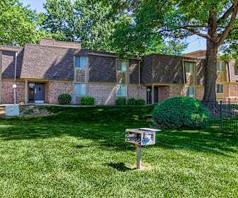 Apartments for Rent with Fitness Center in Indian Creek Village, Overland Park, KS