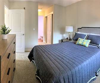 bedroom with carpet, Heritage Park