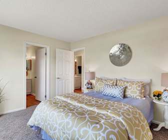 bedroom with carpet, Breezewood
