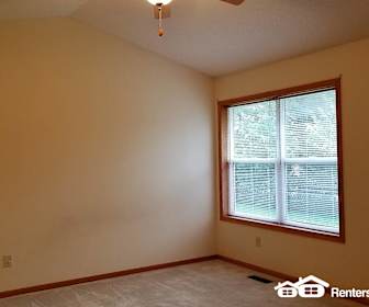 64 Crown Pointe Curve, 54016, WI